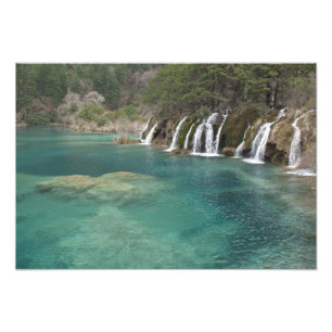 Mineralvorkommen machen Wasserfälle und klare Fotodruck