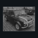 Mini Cooper Vintage Auto in schwarz-weiß Postkarte<br><div class="desc">Eine großartige Postkarte eines klassischen Vintagen Miniautos in Schwarz/Weiß.</div>