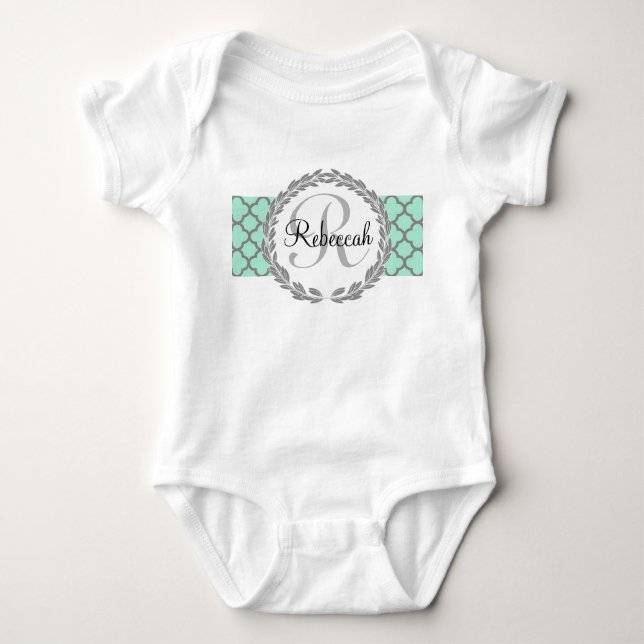 Mini Green Hübsch Monogramm Baby Strampler (Vorderseite)