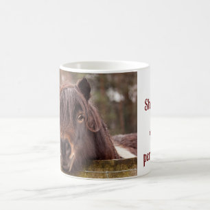Mini Shetland, Tasse einer großen Persönlichkeit