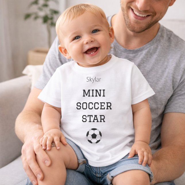 Mini Soccer Star Custom Baby Name Outfit T-shirt (Von Creator hochgeladen)