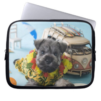 Miniatur Schnauzer Welpen- und Sommerurlaub Laptopschutzhülle