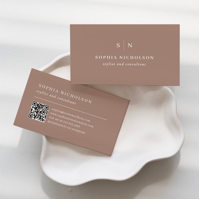 Minimal and Chic | Taupe Monogram and QR Code Visitenkarte (Von Creator hochgeladen)