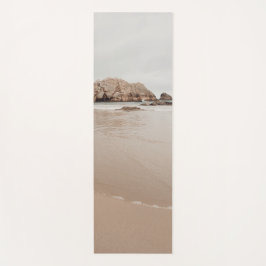 Minimal beige coastal yogamatte
