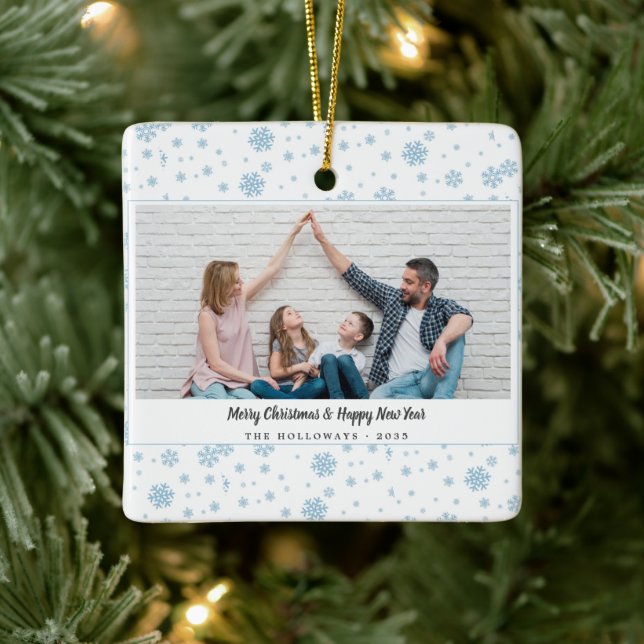 Minimal Blue Snowflakes Holiday Foto Keramikornament (Baum)