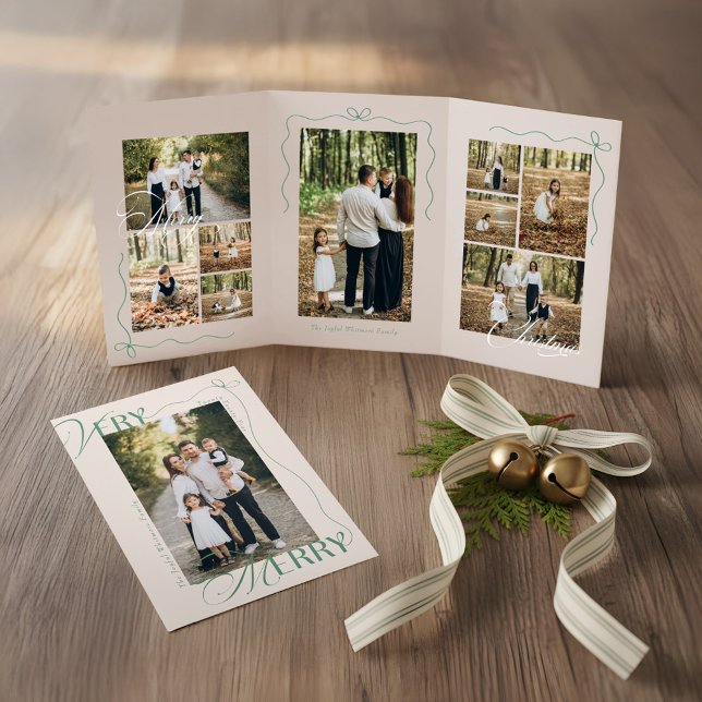 Minimal Bow Very Merry Photo Collage Christmas Dreifach Gefaltete Urlaubskarte (Minimal Bow Very Merry Photo Collage Christmas Tri-Fold Holiday Card)