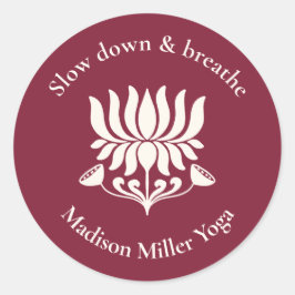 Minimal Burgundy Lotus Floral Yoga Wellness Runder Aufkleber