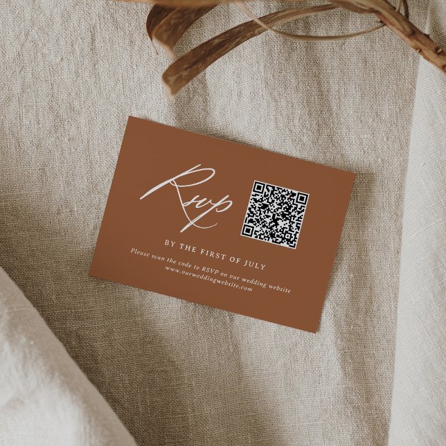 Minimal Burnt Orange Calligraphy Wedding QR Code RSVP Karte (Von Creator hochgeladen)