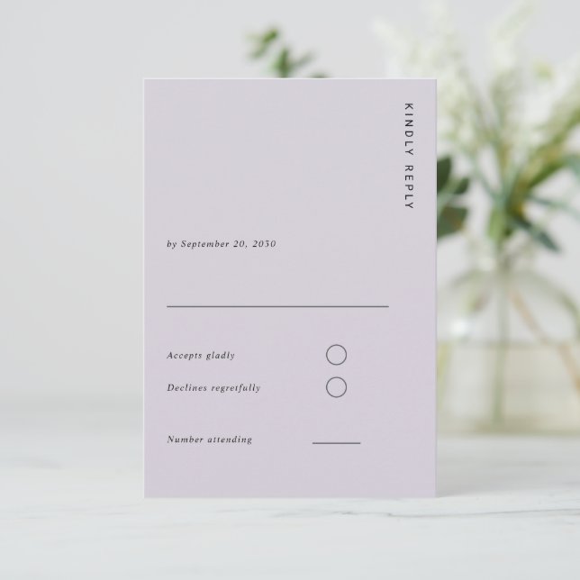 Minimal & Chic Lavender Modern Simple Wedding RSVP Karte (Stehend Vorderseite)