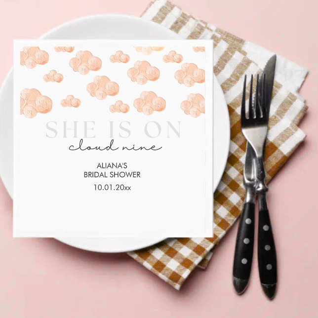 Minimal Cloud Sie ist On Cloud 9 Brautparty Serviette (Von Creator hochgeladen)