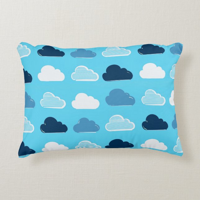 Minimal Clouds Pattern – Blue Sky Vibes Dekokissen (Vorderseite)