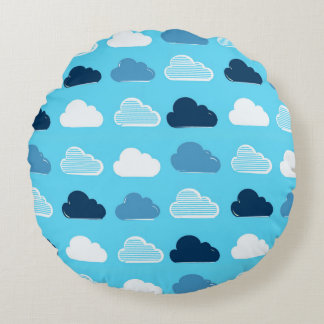 Minimal Clouds Pattern – Blue Sky Vibes Rundes Kissen