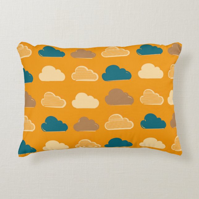 Minimal Clouds Pattern – Orange Sky Vibes Dekokissen (Vorderseite)