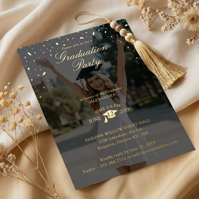 Minimal Confetti Bold Graduation Year Photo Party Folieneinladung (Minimal Confetti Bold Graduation Year Photo Party Foil Invitation)