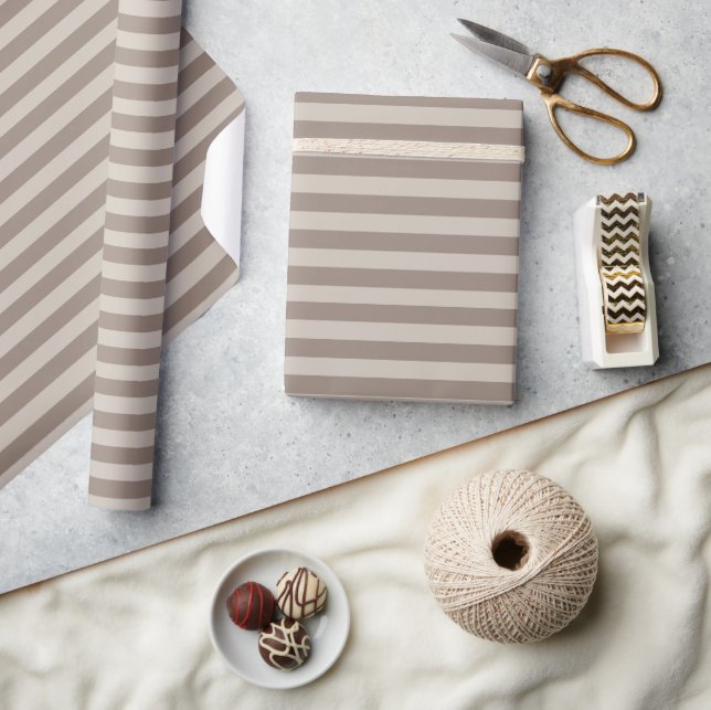 Minimal Elegant Beige Grau Streifen Geschenkpapier (Kunsthandwerk)