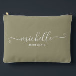 Minimal Eukalyptus Green Personalisiert Bridesmaid Zubehörtasche<br><div class="desc">Mit unserem schicken Minimalistischen Eukalyptus Green Personalisiert Bridesmaid Accessoires Pouch, einem stilvollen und vielseitigen Geschenk, das Ihre Brautmädchen in Eleganz feiern soll. Dieses Accessoire ist der Inbegriff des modernen Chic, perfekt für jeden Anlass, von Bräunungsvorschlägen bis zu Brautpartys. Dieses schlichte Design besticht durch eine Eukalyptus-grüne Farbe, die raffiniert wirkt. Seine...</div>