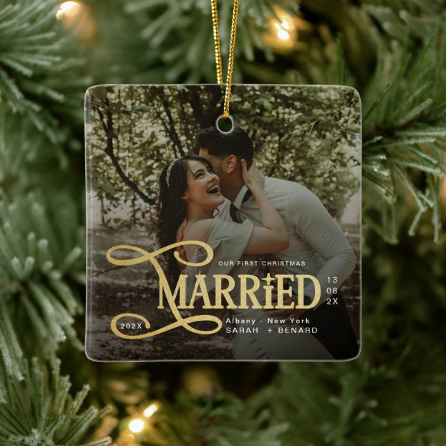 Minimal First Christmas Married Couples Photo Keramikornament (Baum)
