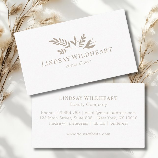 Minimal Floral Beige Botanical Beauty Visitenkarte (Minimal Floral White Botanical Beauty Business Card)