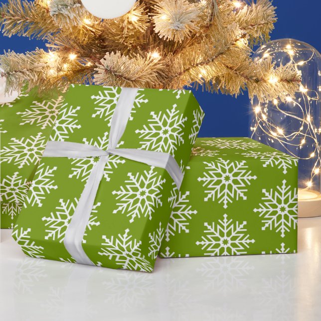 Minimal Grün weiße Weihnachtsschneeflocke Muster Geschenkpapier (Feiertage)