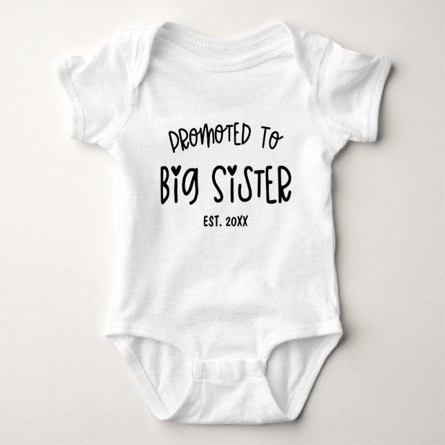 Minimal Herz individuell Jahr für große Schwester. Baby Strampler (Vorderseite)