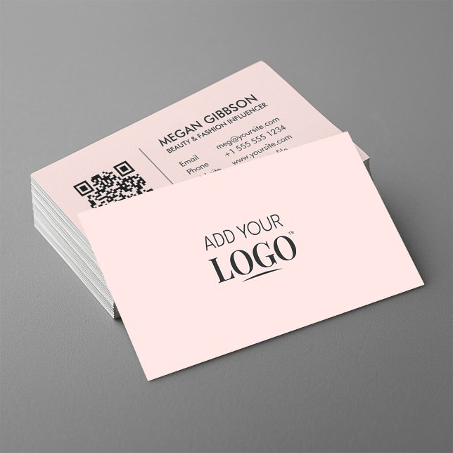 Minimal Modern Chic Pink Social Media QR-Logo Visitenkarte (Von Creator hochgeladen)