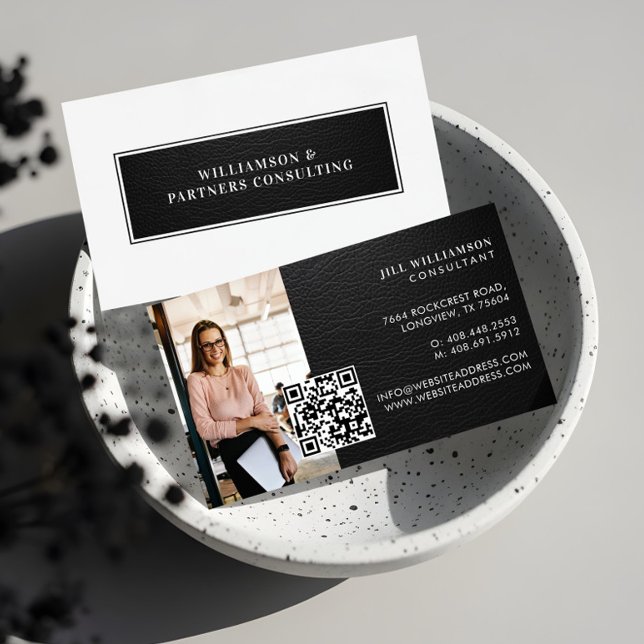 Minimal Modern Elegant Black Leather Photo QR Code Visitenkarte (Minimal Modern Elegant Black Leather Photo QR Code Business Card)