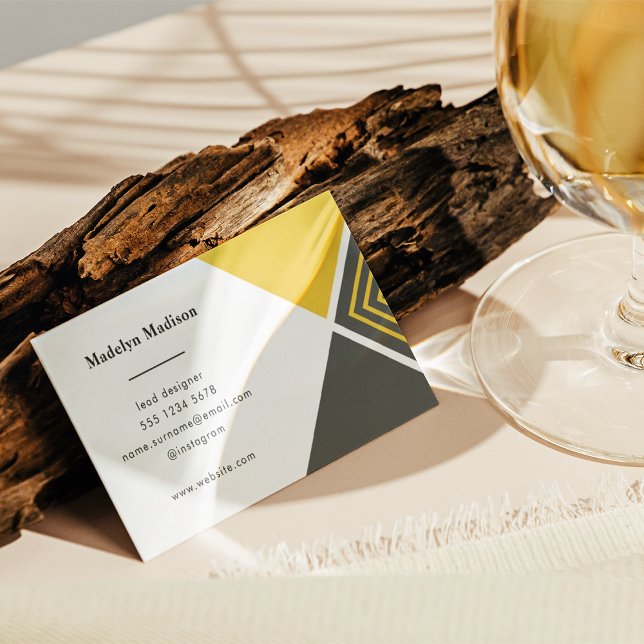 Minimal modern Senfgelb Diagonal Visitenkarte (Von Creator hochgeladen)