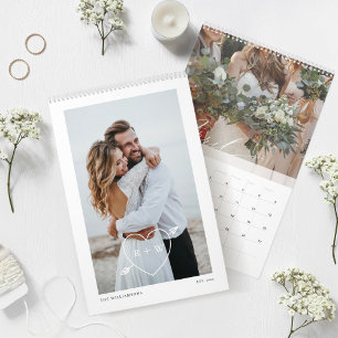 Minimal moderne Couple Wedding-Fotos halten Kalender