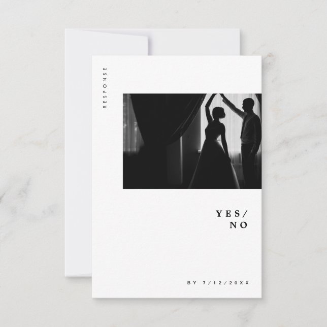 Minimal Moderne schicke Typografie Foto Hochzeit RSVP Karte (Vorderseite)