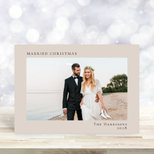 Minimal Modernes Foto Verheiratet Weihnachts Taupe Feiertagskarte