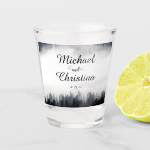 Minimal neblig Fichtenwald Naturhochzeit Schnapsglas