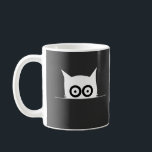 Minimal Peeking Cat Small Chest Black and White  Kaffeetasse<br><div class="desc">A clean and minimalist peeking cat design featuring a curious wide-eyed cat for a modern and stylish look. This simple black and white artwork is perfect for cat lovers who appreciate understated designs with personality. The playful expression adds a subtle touch of humor while keeping the overall aesthetic sleek and...</div>