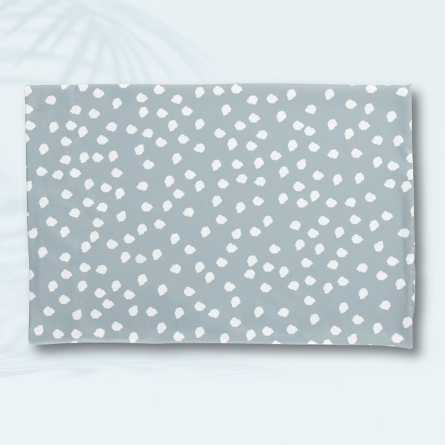 Minimal Polka Dot Grey Green und White Kissenbezug (Minimalist Dalmatian Spots Simple Modern Cute Blue polka dot Pillowcase)