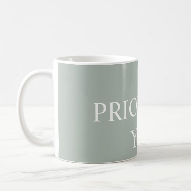 Minimal Priorisieren Sie Zitat Asche Farbe Kaffeetasse (Links)