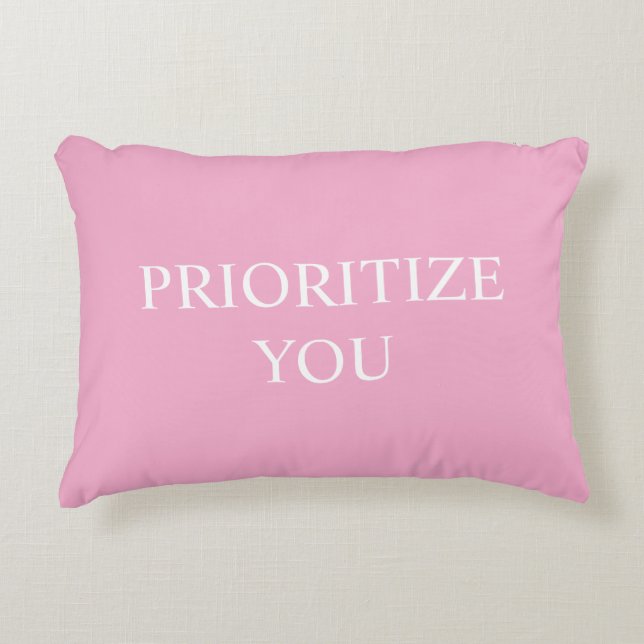 Minimal Prioritize You Quote Dusty Rose Pink Dekokissen (Vorderseite)