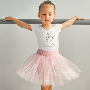 Minimal Schwarz wurde sie zu einem Helden-Inspirat Baby Strampler