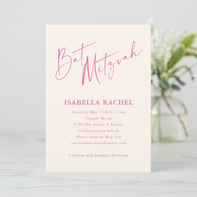 Minimal Script Hot Pink Cream Modern Bat Mitzvah Einladung (Stehend Vorderseite)