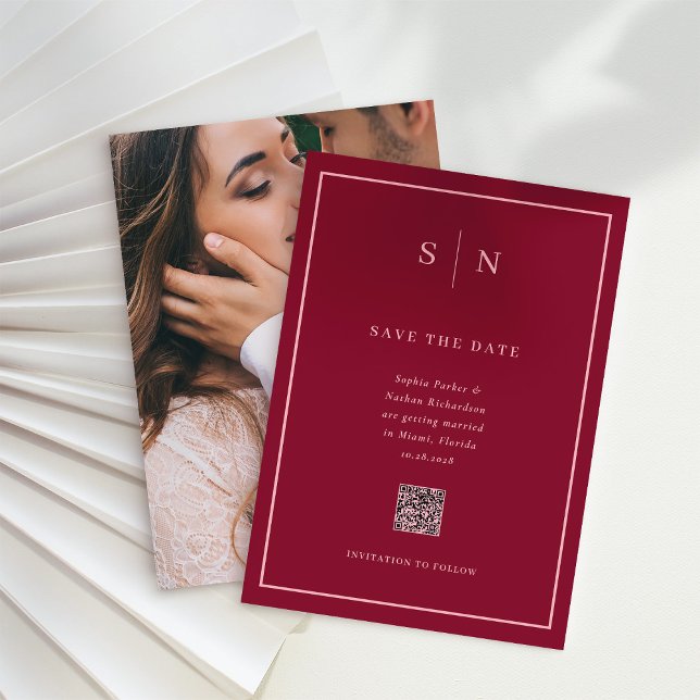 Minimal und Chic | Burgundy Foto QR Code Hochzeit Save The Date (Von Creator hochgeladen)