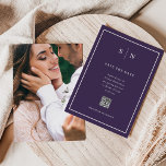 Minimal und Chic | Foto Back and QR Code Wedding Save The Date<br><div class="desc">Diese eleganten, modernen Speicherkarten sind mit einem farbenfrohen, dunklen, lila-weißen, minimalistischen Textdesign ausgestattet. An der Grenze befindet sich ein klassischer Rahmen, an dem Sie Ihren QR-Code hinzufügen können. Dort finden Sie weitere Details zur Hochzeit. Fügen Sie Ihre Initialen oder Monogramme hinzu, um sie komplett zu Ihrem eigenen zu machen, und...</div>