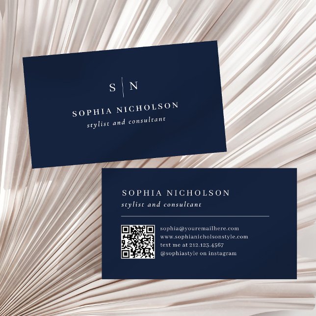 Minimal und Chic | Navy Blue Monogram und QR Code Visitenkarte (Von Creator hochgeladen)