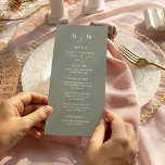 Minimal und Chic | Sage Green Wedding Menükarte<br><div class="desc">Diese eleganten,  modernen Hochzeitsmenükarten oder die Probe Dinner-Menükarten zeichnen sich durch ein schlichtes,  grün-weißes Textdesign aus,  das minimalistisch wirkt. Fügen Sie Ihre Initialen oder Monogramme hinzu,  um sie komplett zu Ihrem eigenen zu machen.</div>