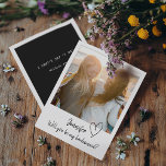 Minimal werden Sie meine Bridesmaid-Vorschlagskart Save The Date<br><div class="desc">Schöne minimale Bräunungskarte mit Foto und moderne kalligraphische Typografie. Sie können jeden beliebigen Text leicht ändern und das Foto ersetzen. Wenn Sie gewollt haben,  Schriftart,  Farben oder andere Designelemente zu ändern,  klicken Sie bitte auf "Weitere Einstellungen vornehmen".</div>