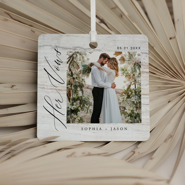 Minimal Woodgrain Wedding Her Vows Couples Photos Ornament Aus Metall (Minimal Woodgrain Wedding Her Vows Couples Photos Metal Ornament)