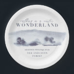 Minimalblau abstrakte Aquarellfarben Weihnachten P Pappteller<br><div class="desc">Wandern in einem Winterwunderland minimalblau abstrakten Weihnachtsfeiertag Teller. Schöne moderne abstrakte Aquarellmalerei. Teil einer Urlaubssammlung.</div>