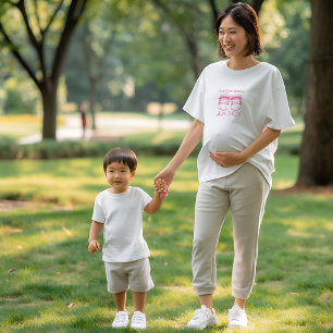 Minimale Baby-Schühchen-Schwangerschafts-T-Shirt m T-Shirt
