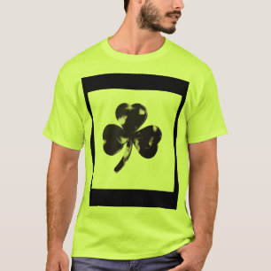 Minimale Black Clover Gestaltung. T-Shirt