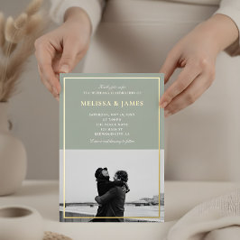 Minimale Elegante Script Foto Sage Green Wedding Folieneinladung