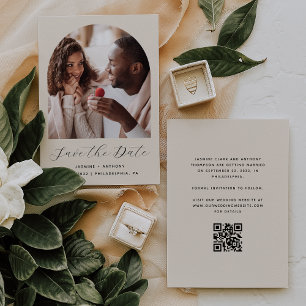 Minimale Foto-Bogen-Schrift-QR-Code Beige Save The Date