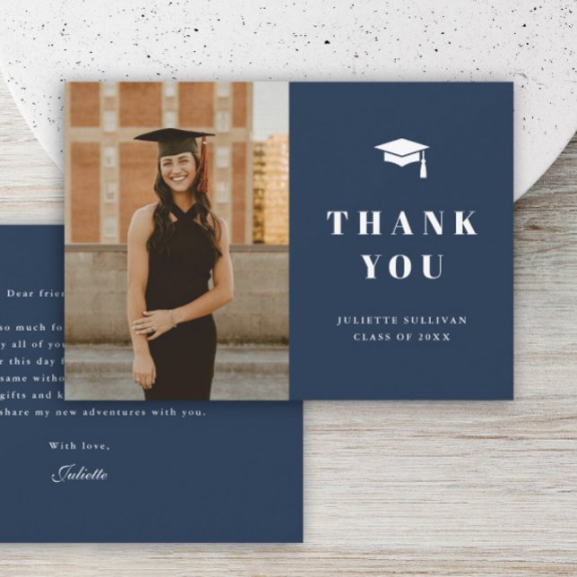 Minimale Foto-Graduationspartei Dankeskarte (Simple typography navy blue photo graduation thank you card.)