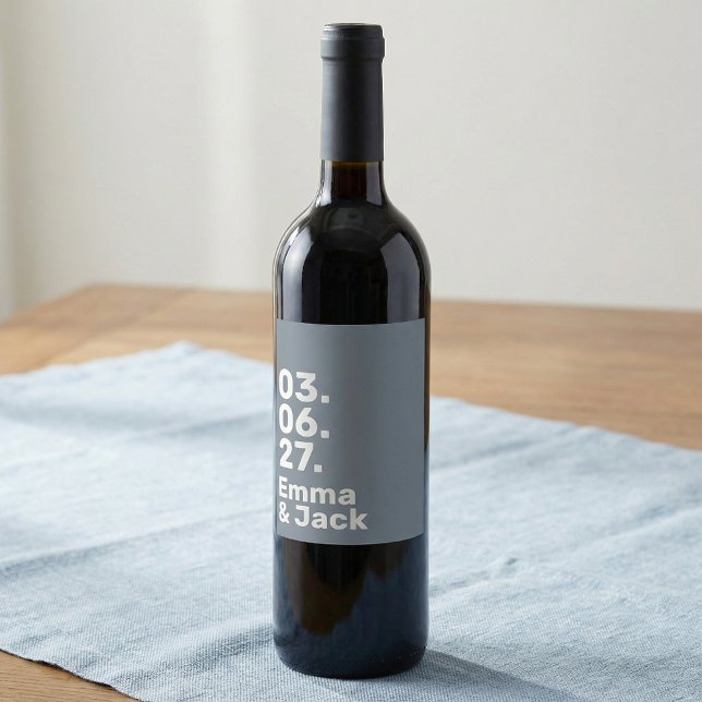 Minimale graue moderne Hochzeitsdatum- und Namensa Weinetikett (Minimal grey bold modern wedding date and names wine label)